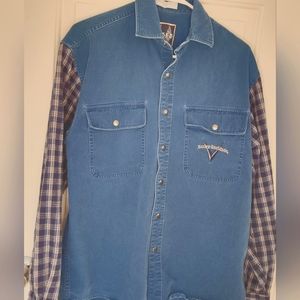 Men's long-sleeved Harley Davidson snap shirt. With flannel arms.